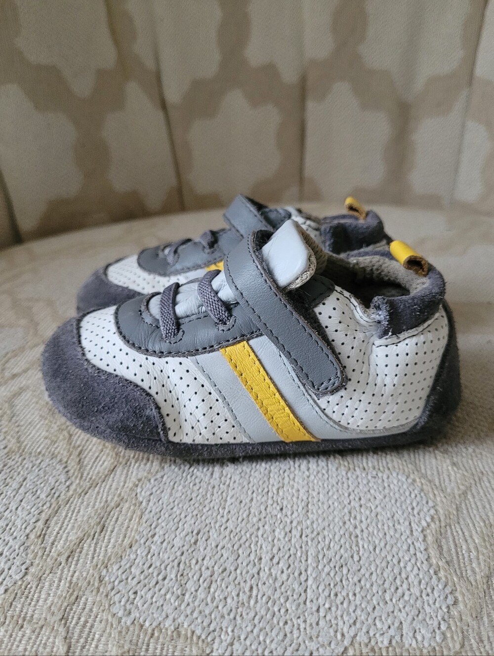 ROBEEZ LEATHER SHOES EASY ON & OFF STRAP GREY YELLOW WHITE INFANT 18 - 24 MONTHS